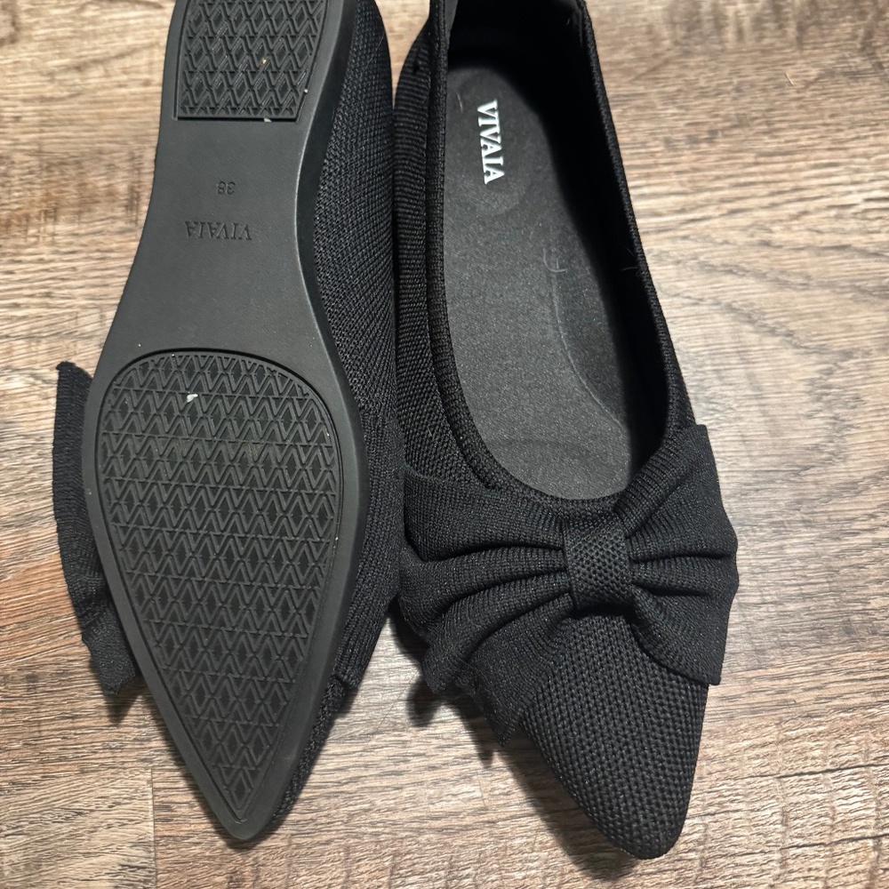 Vivaia Azura Black Pointed Toe Ballet Flats with Bows size 7